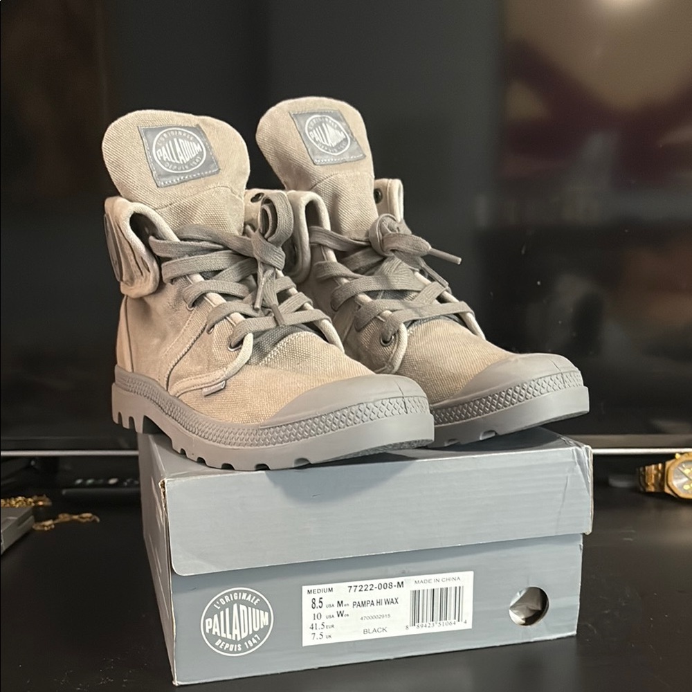 Palladium Light Gray Canvas Boots MENS size 8.5 NWT